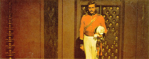 Sir William Fitzgerald entra nella sala di Lord Brooke